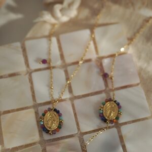 COLLAR Y PULSERA VIRGEN MULTICOLOR
